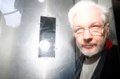Un juez británico aprobó la extradición de Julian Assange a Estados Unidos