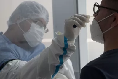 Tucumán registra tres muertes por covid-19 y suma casi 600 nuevos contagios