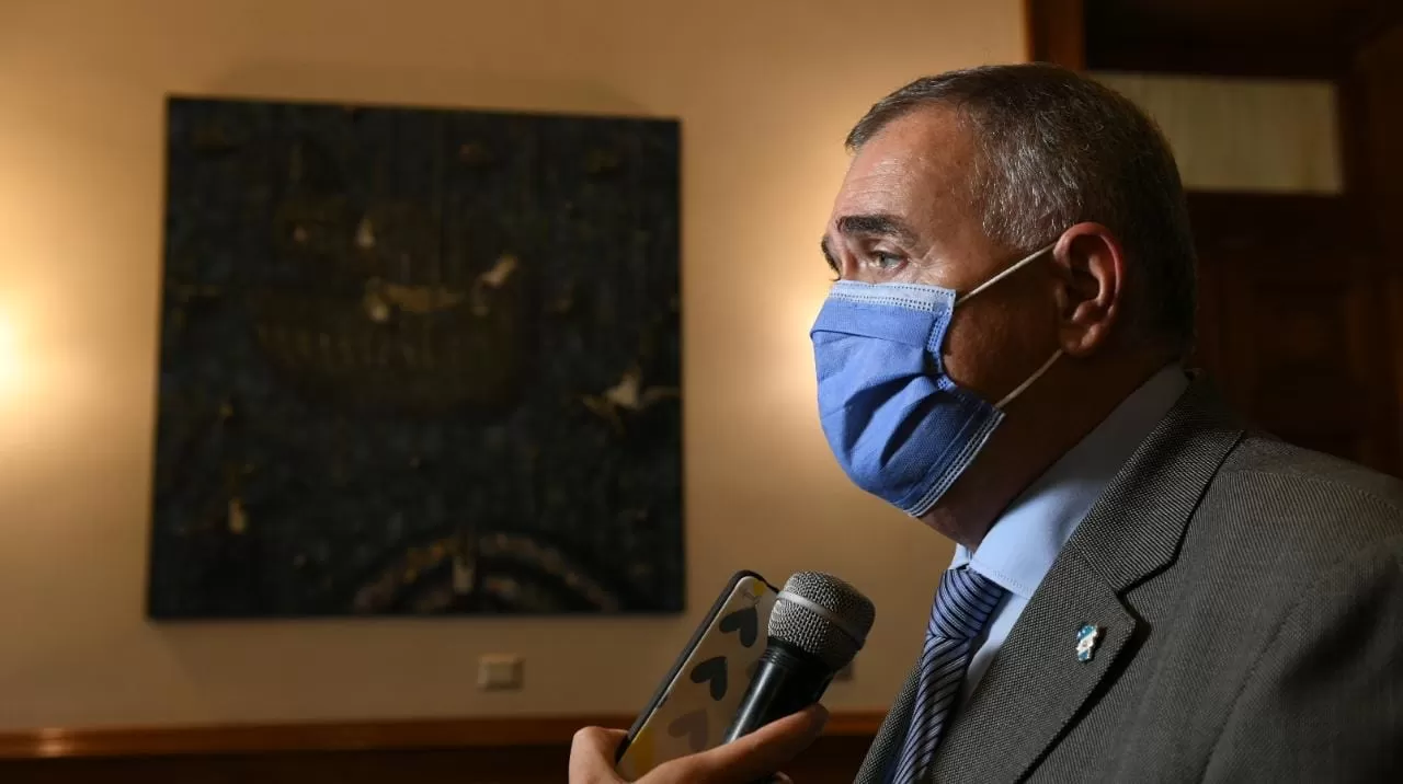 EN DIÁLOGO CON LA PRENSA. El vicegobernador en ejercicio del Poder Ejecutivo, Osvaldo Jaldo, en la Casa de Gobierno. Foto: Prensa Gobernación