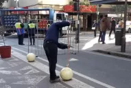 Cuestionan a Romero por romper bolardos: es un ejemplo de lo que no hay que hacer