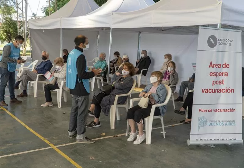 VACUNACIÓN EN BUENOS AIRES. Campaña de inmunización contra la covid-19. Foto tomada de Twitter @provincia1270