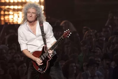 Brian May, el guitarrista de Queen, dio positivo de covid-19