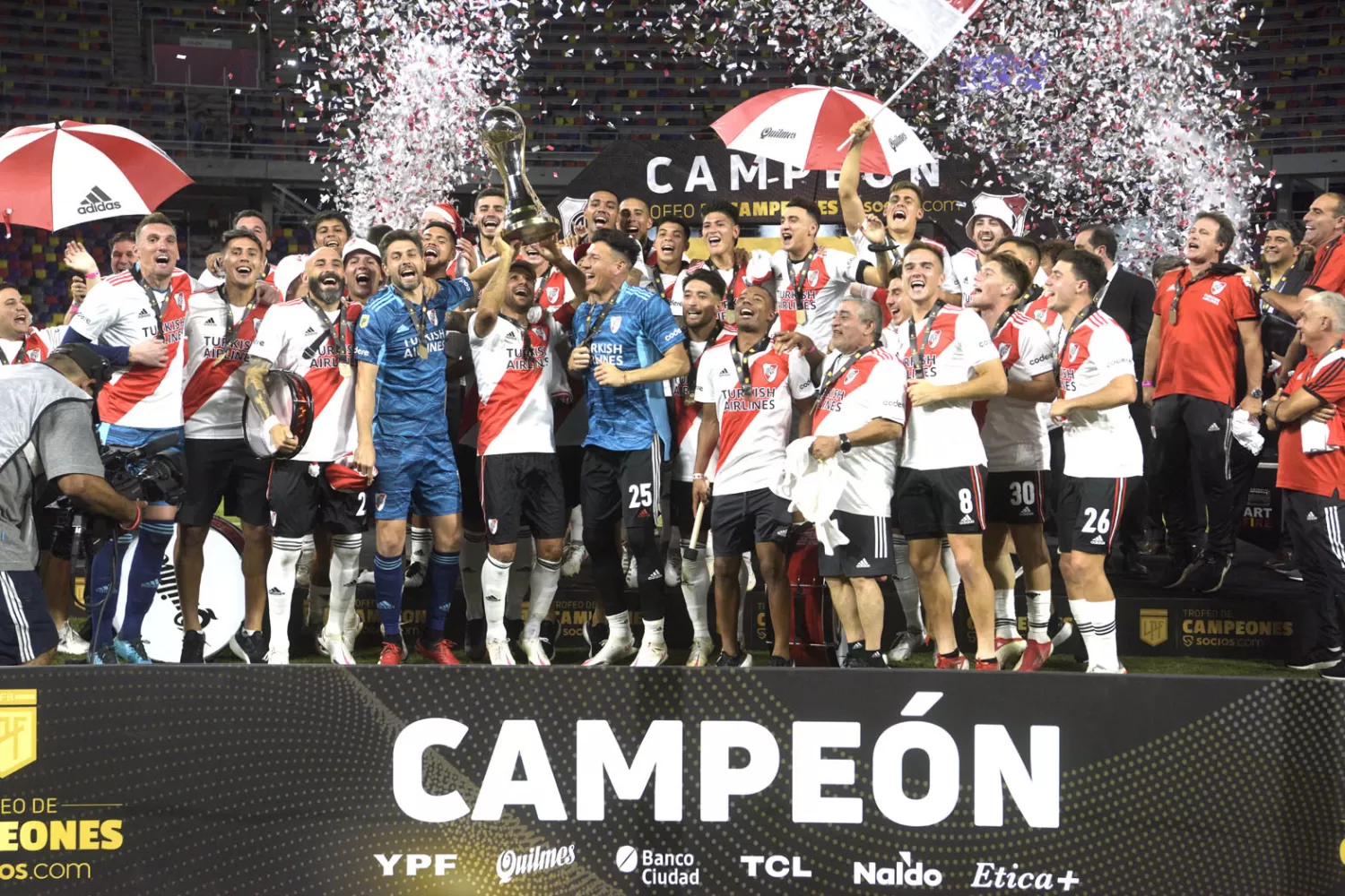 Con un show de goles, River ganó el Trofeo de Campeones