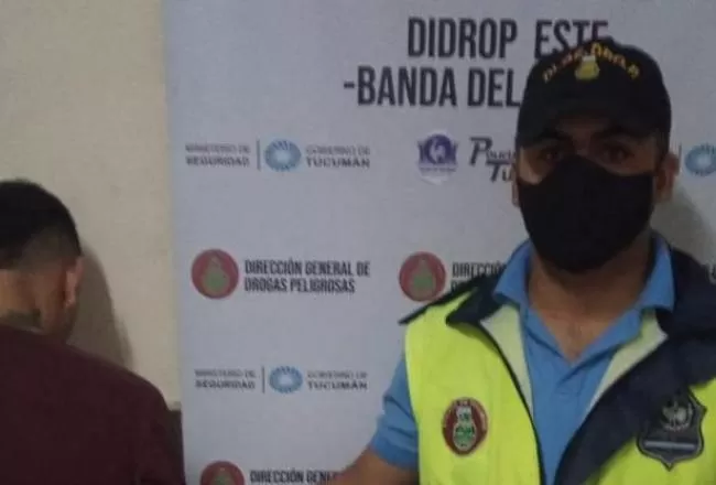 EL DETENIDO con marihuana. 