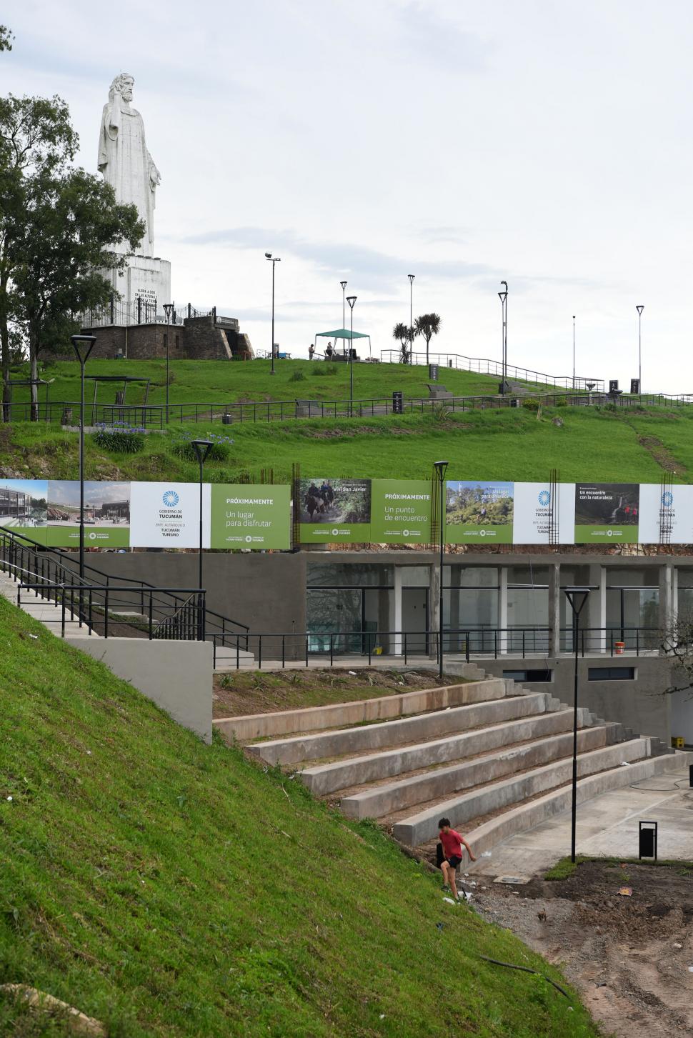 EN PREPARACIÓN. En la parte baja de la loma del Cristo, el mirador se suma al paseo en la punta del cerroSan Javier. 