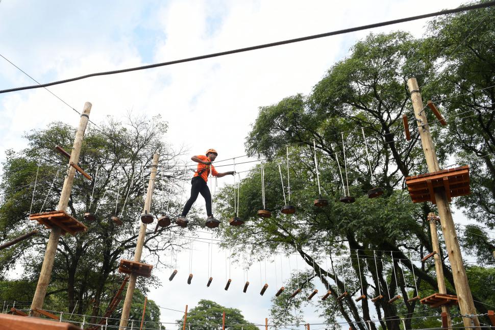 UNA NUEVA EXPERIENCIA. El parque aéreo ubicado en la subida de El Corte, que comenzó a funcionar este fin de semana.