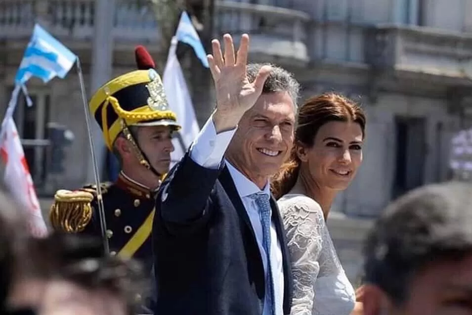 AL DEJAR LA PRESIDENCIA. Mauricio Macri, junto a su esposa, Juliana Awada. Foto de Twitter @mauriciomacri