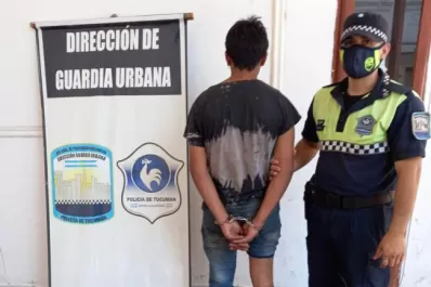 Joven robó la batería de un auto, pero no llegó lejos
