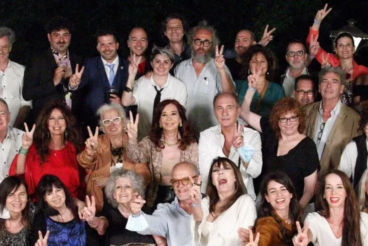  Cristina Fernández de Kirchner mantuvo un encuentro con artistas y periodistas 