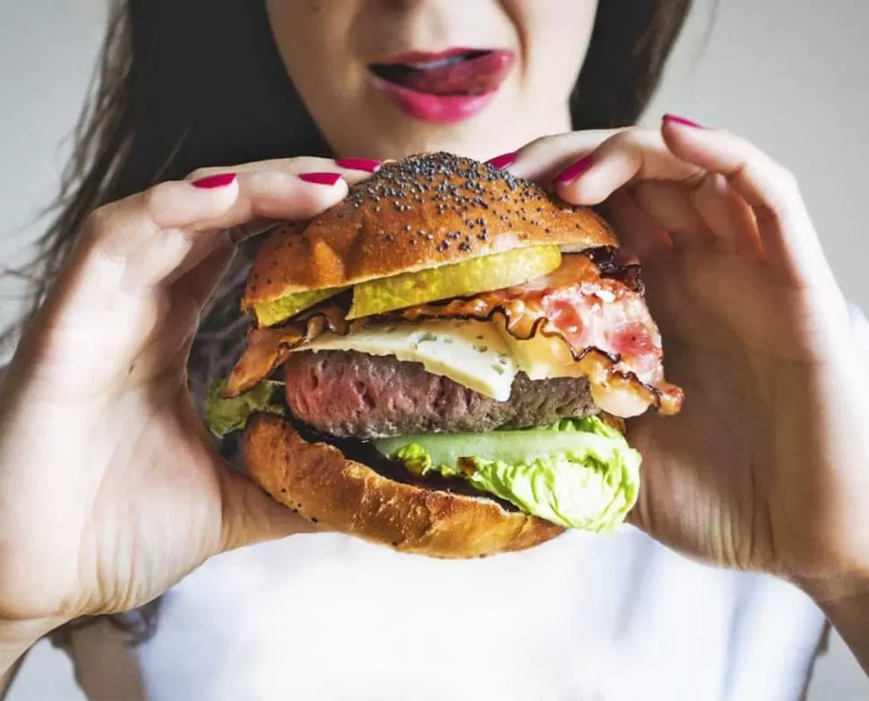 DEFICIENCIAS. La comida chatarra aporta carbohidratos y grasas, pero no los minerales y vitaminas necesarios. 