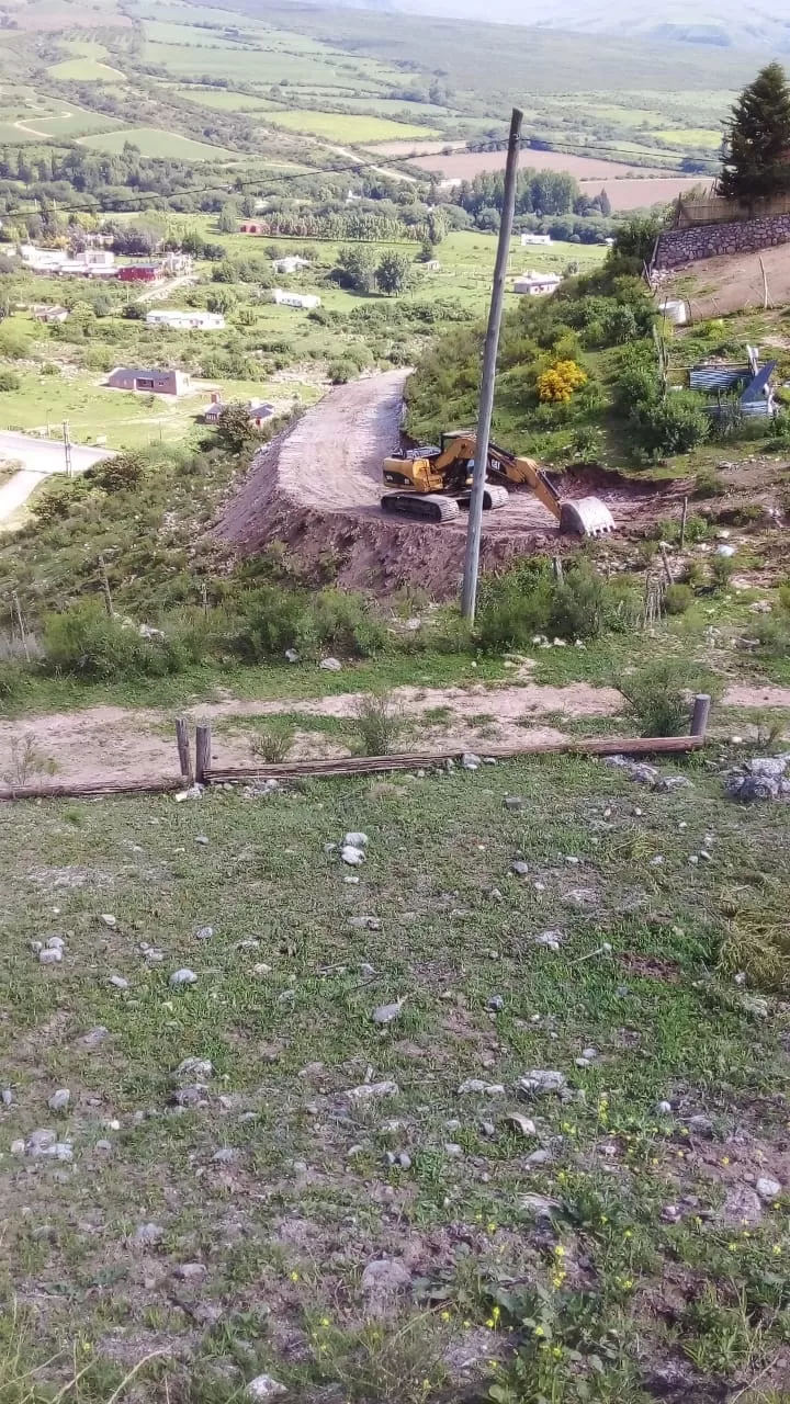 MAQUINARIA. Aún no saben quién envió las máquinas a excavar. 