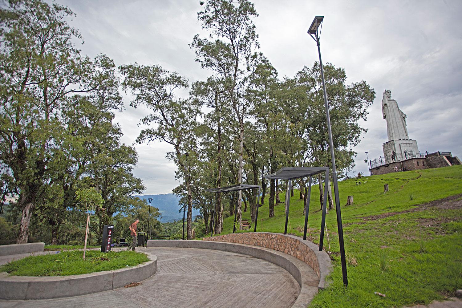 LA PLAZA BAJA. Una parada antes de subir hacia el morro. 