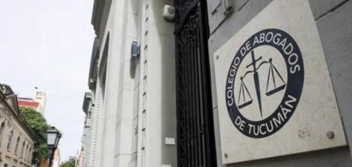 Una reunión del Colegio de Abogados terminó a las patadas y con denuncia por agresiones