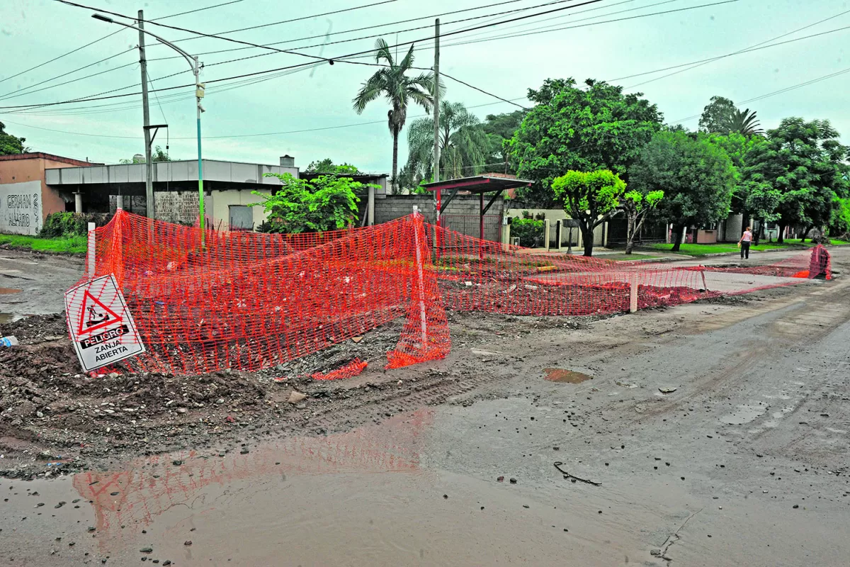 EN AMÉRICO VESPUCIO Y BUENOS AIRES. En la zona sur se produjo la rotura que va a generar problemas.