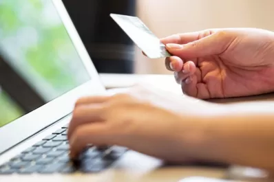 Papá Noel se hizo más austero y mira la web para comparar precios