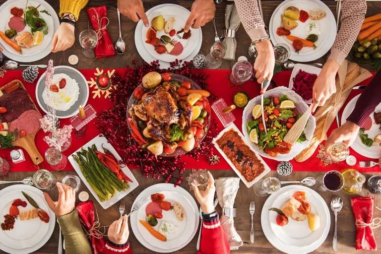 Así podés evitar los problemas que surgen por los excesos en la comida en las fiestas