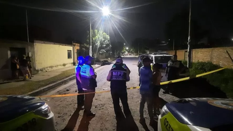 EL LUGAR. La cuadra de Díaz Vélez 1.800 fue escenario del mortal pleito entre miembros de una familia. 