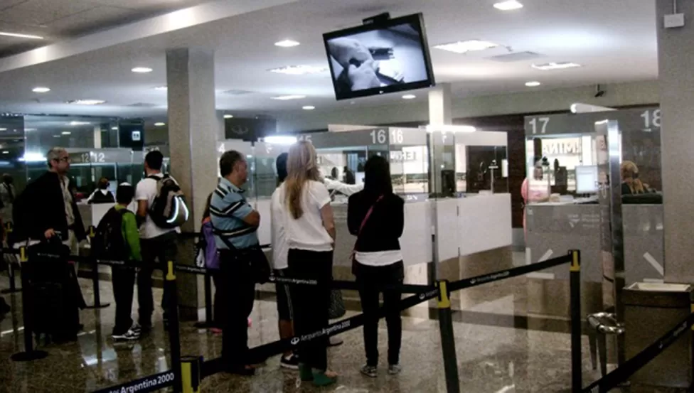 CONSECUENCIAS DE ÓMICRON. Aerolíneas de todo el mundo cancelaron más de 3.000 vuelos la semana de Navidad.