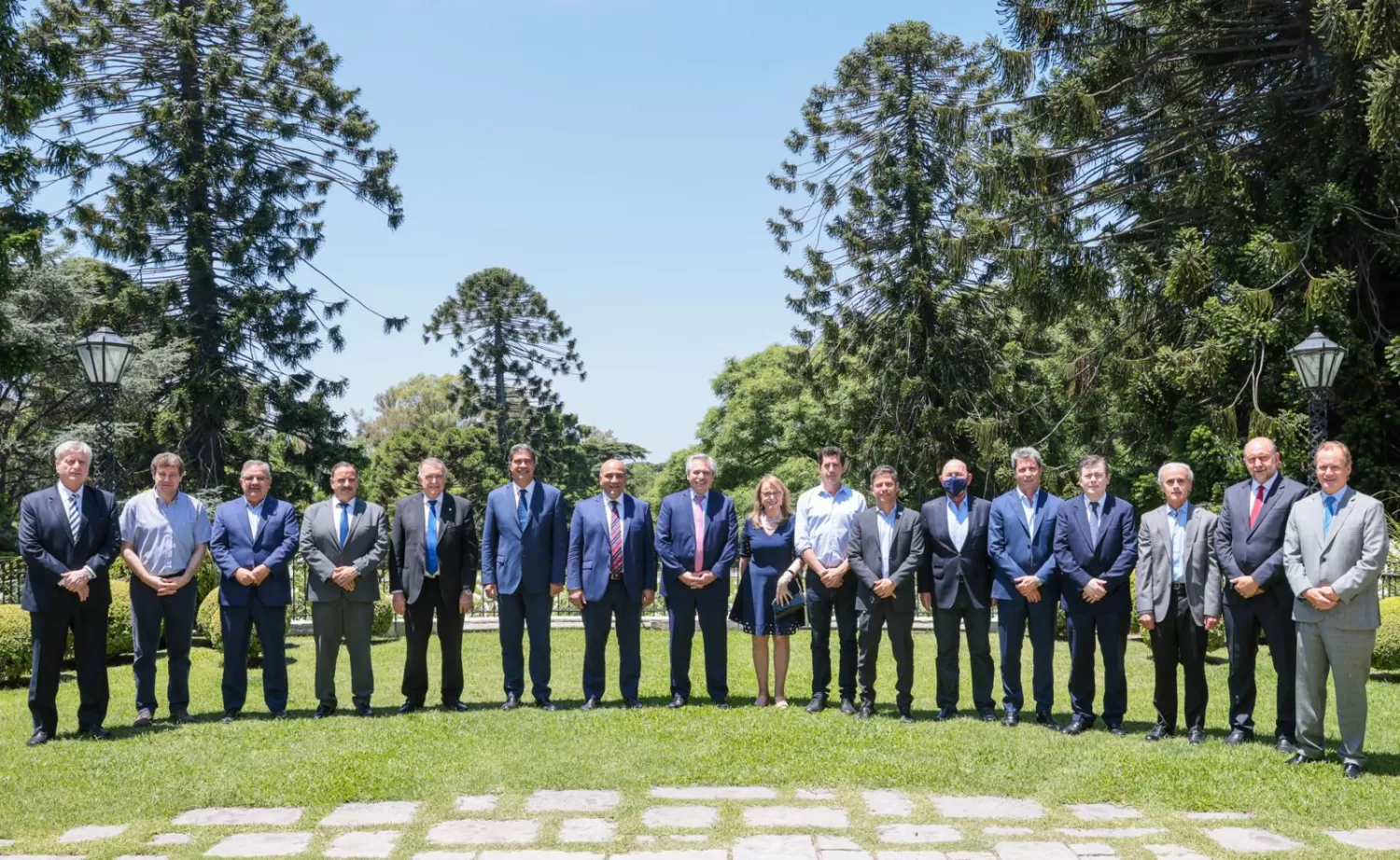 EN OLIVOS. Alberto Fernández, junto a Manzur, había recibido a Jaldo y a los demás gobernadores para tratar diferentes asuntos. Foto de Archivo / Twitter @OsvaldoJaldo