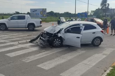 Yerba Buena: una camioneta y un auto chocaron en el cruce de Perón y Las Rosas