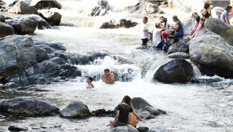 JORNADA AGOBIANTE. Será un domingo para ríos o piletas en Tucumán.