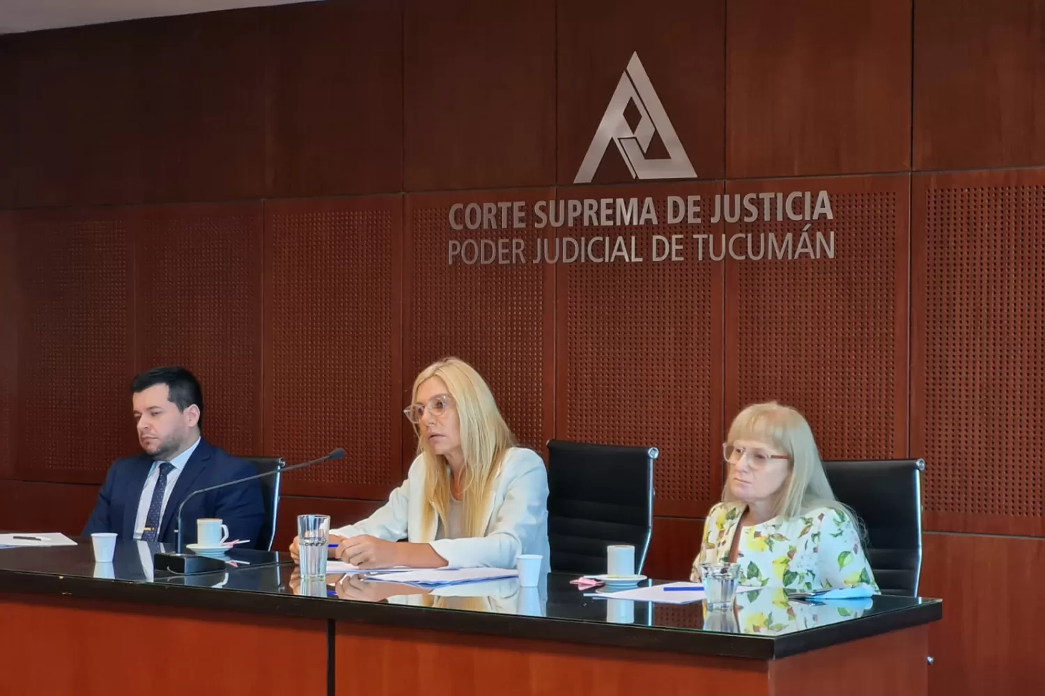 TRIBUNAL. Los jueces Fernanda Bähler (presidenta), Wendy Kassar y Raúl Cardozo escuchan las palabras finales de Albaca. Foto: LA GACETA / Juan Pablo Sánchez Noli