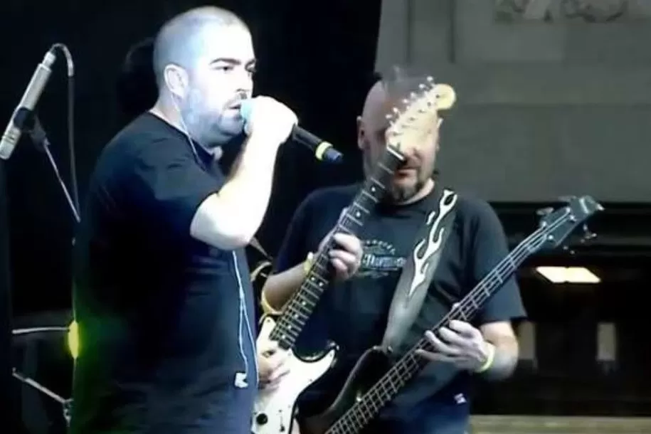 SOBRE EL ESCENARIO. Pato Fontanet cantó cuatro temas en el homenaje a las víctimas de Cromañón.