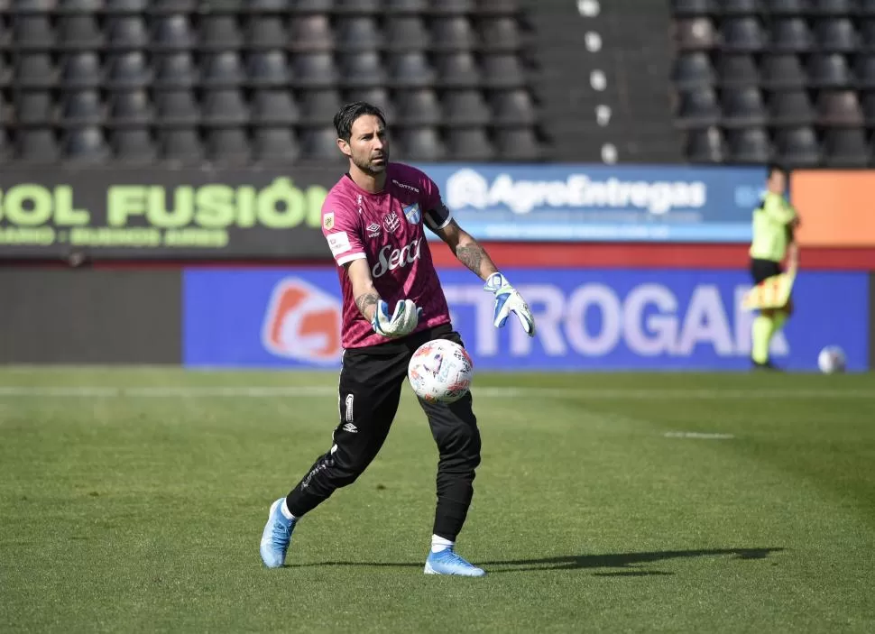 SUELTA LA PELOTA. El arquero parece tener decidido sobre qué será de su vida profesional una vez que cuelgue los guantes. “Me gustaría ser dirigente”, señaló. 