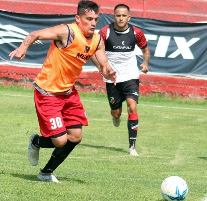 SACRIFICIO. “Maxi” debutó en Lanús a los 20 años. A lo largo de su carrera pasó por ocho equipos y en todos dejó su sello de jugador sacrificado, de mucho trabajo y profesionalismo.  