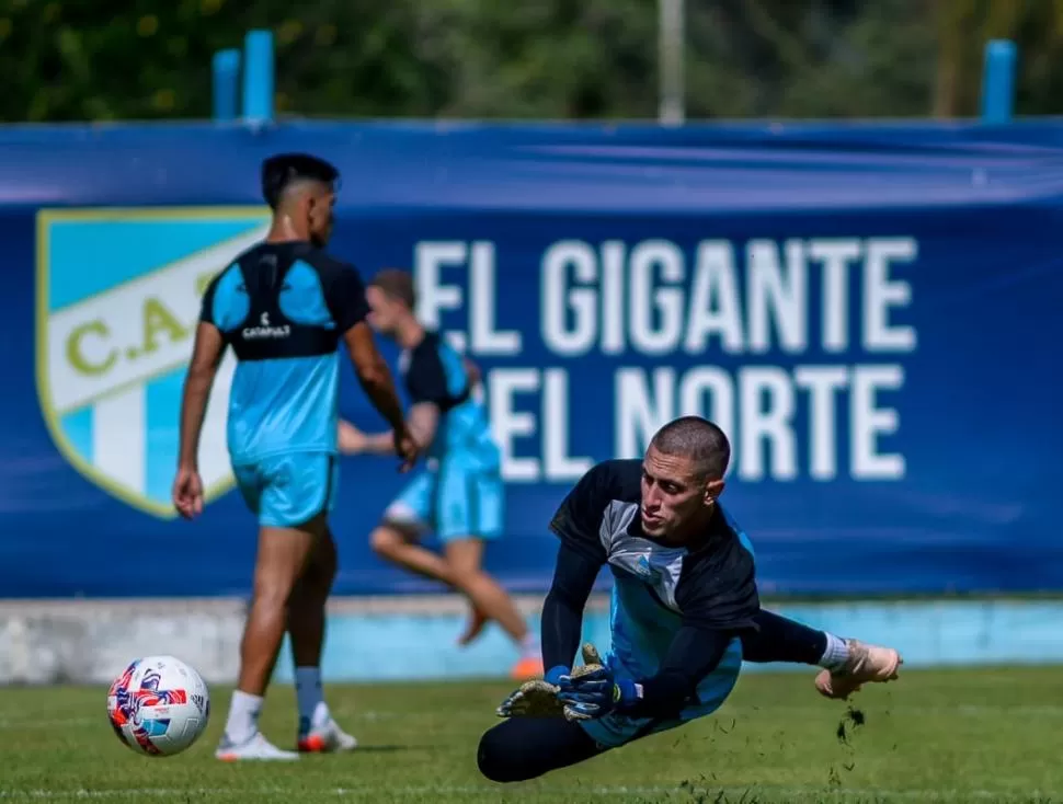 TERCERO. Campisi firmó contrato por un año, llega a préstamo y con opción. Previamente Atlético sumó a Martín Garay y a Ramiro Cristóbal. fotos prensa c.a.t.