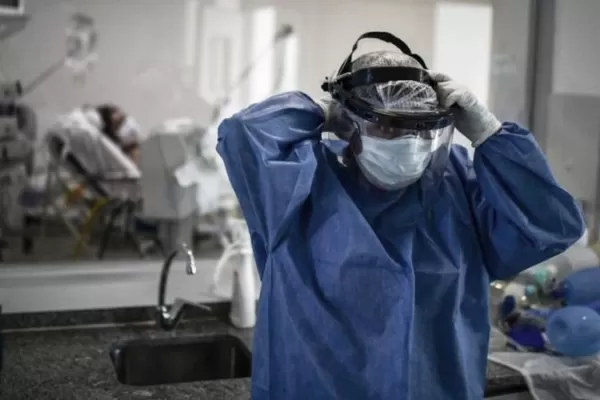 Las infecciones por ómicron empiezan a desacelerarse en los primeros países afectados