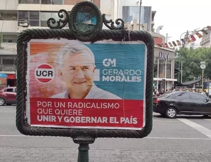 AFICHES DE MORALES. La campaña del radical en la capital del país. 