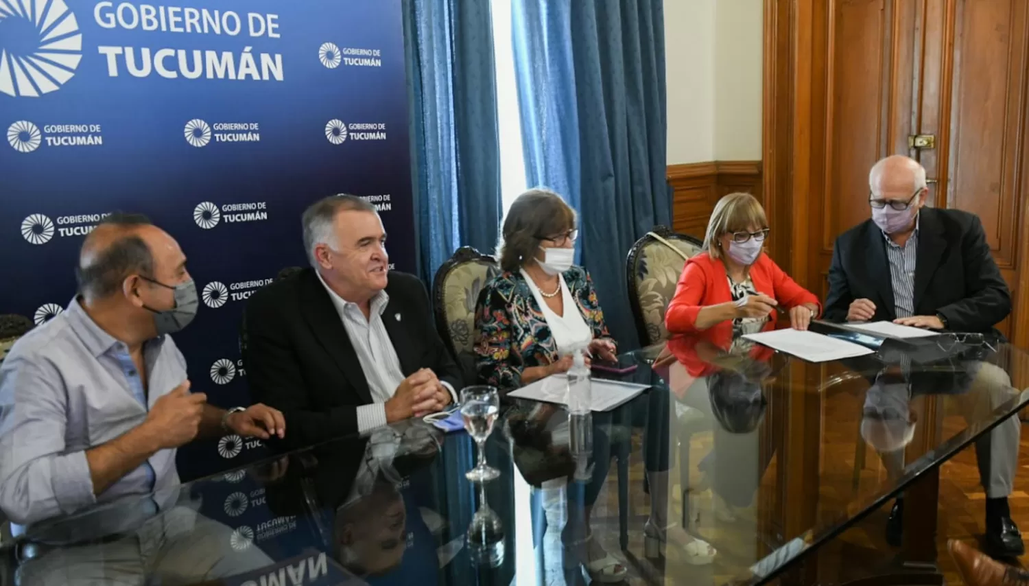 Firma del contrato de obras. Foto Prensa Gobierno