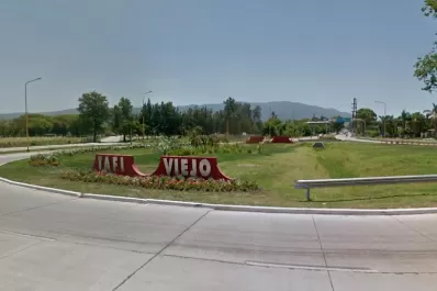 Apuñaló a un invitado por el vuelto del vino