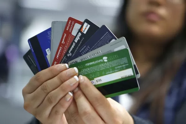 El Banco Central incrementó el interés para financiar con tarjetas de crédito