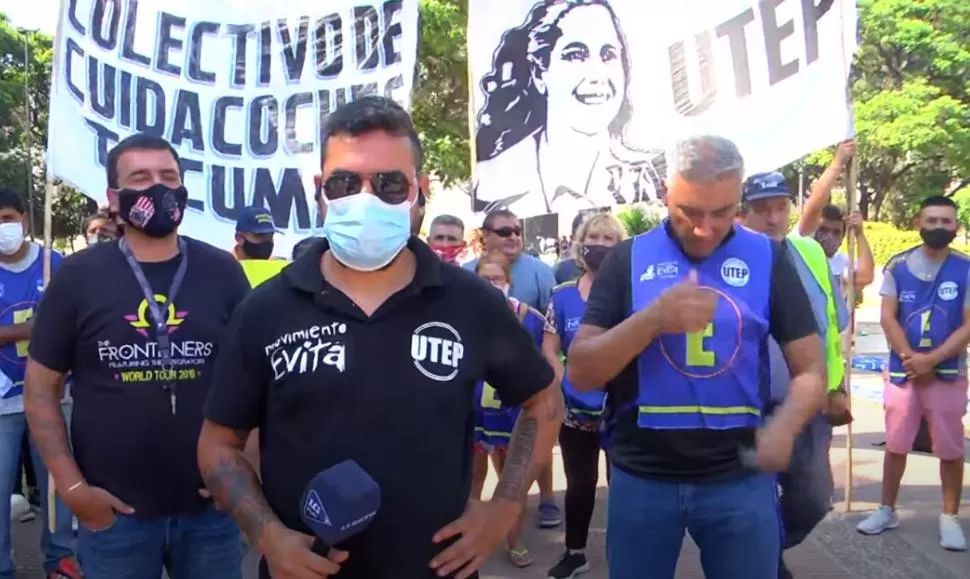 GABRIEL GRANILLO. El representante de los trabajadores de espacios públicos de la UTEP encabezó la marcha. 