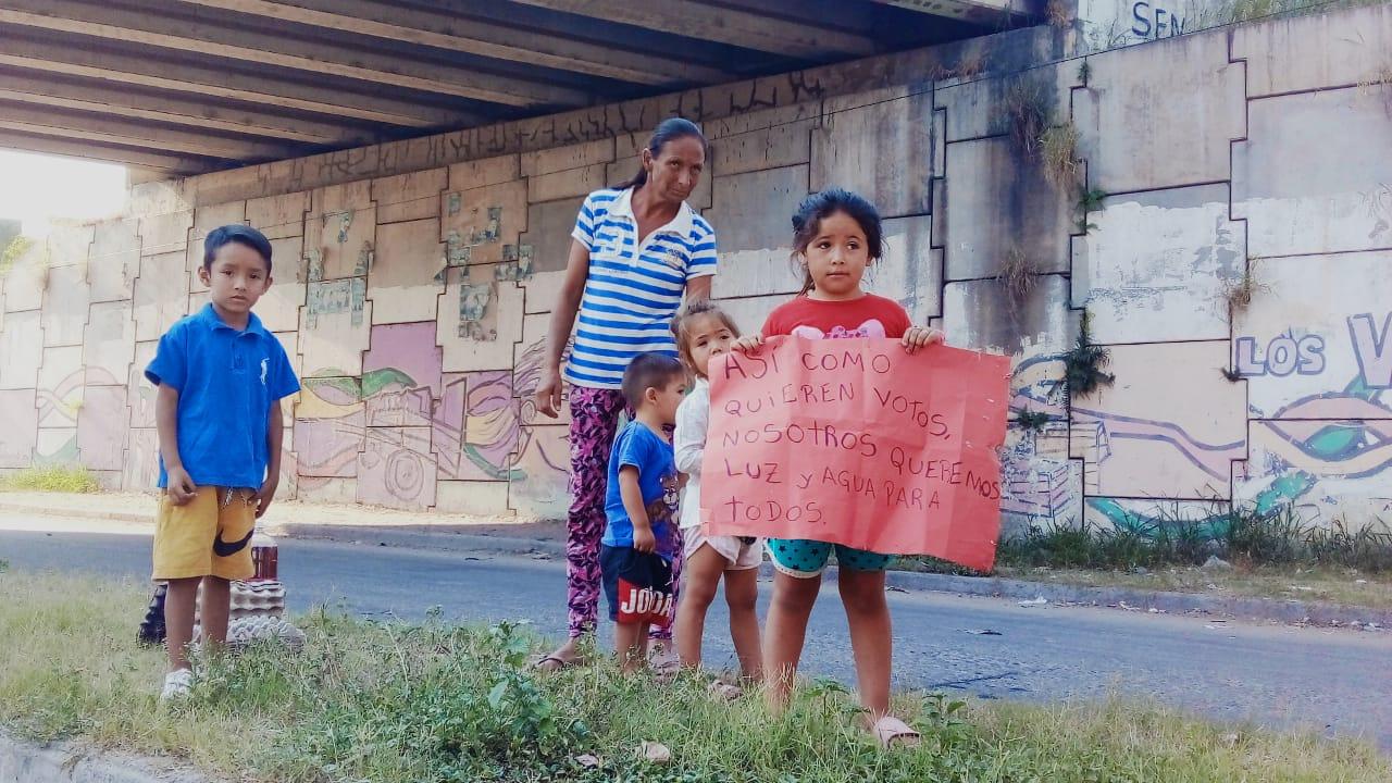 Reclaman por la falta de agua en un asentamiento y cortan la autopista Circunvalación