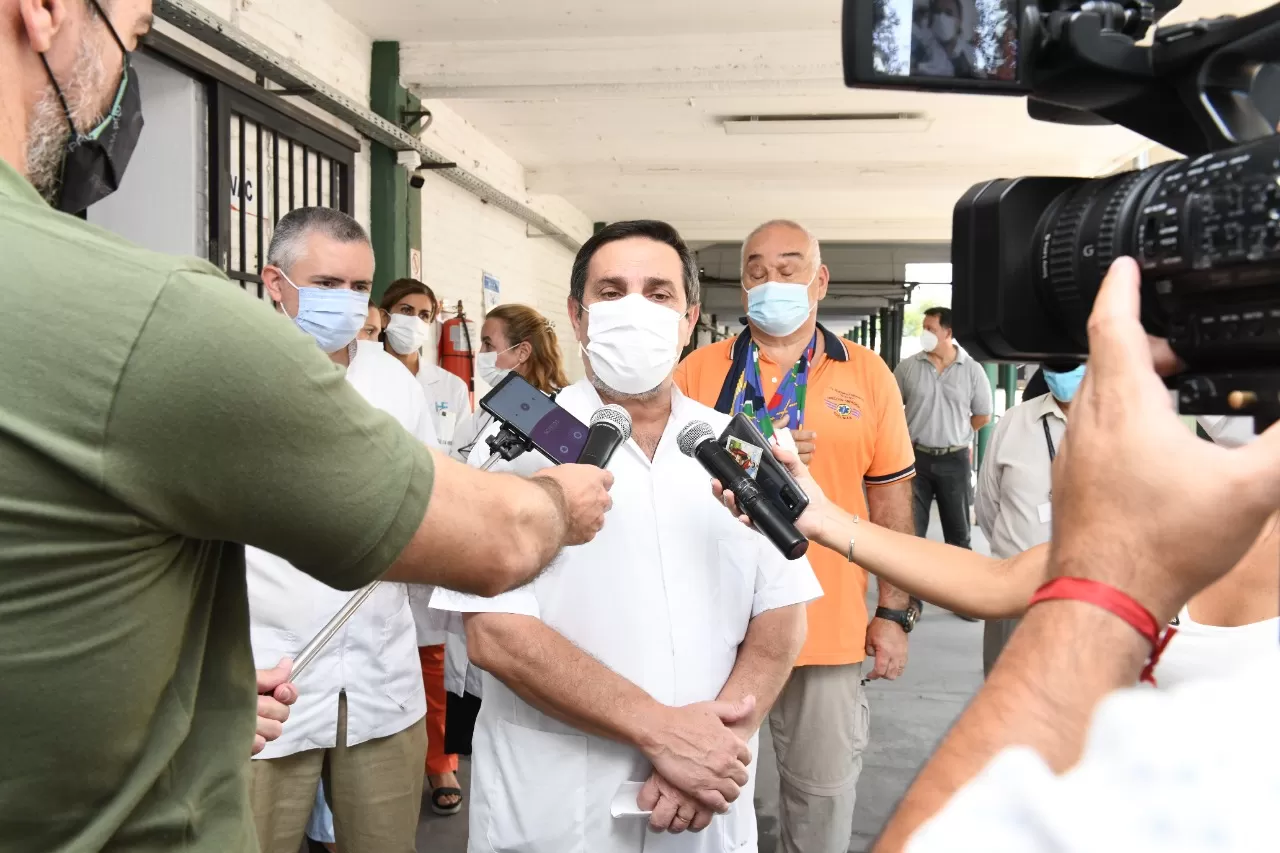 LUIS MEDINA RUIZ. El ministro explicó cómo circulan las variantes de covid-19 en Tucumán.