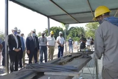 Manzur toma un respiro en medio de las negociaciones