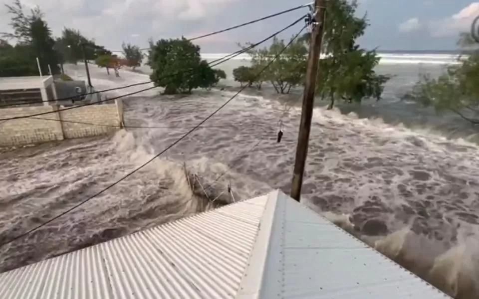 Tsunami luego de la explosión volcánica ocurrida en Tonga. Twitter