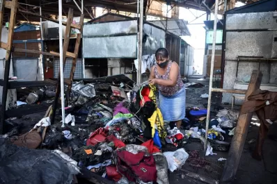 El incendio dejó ruinas y recuerdos en la ex Terminal