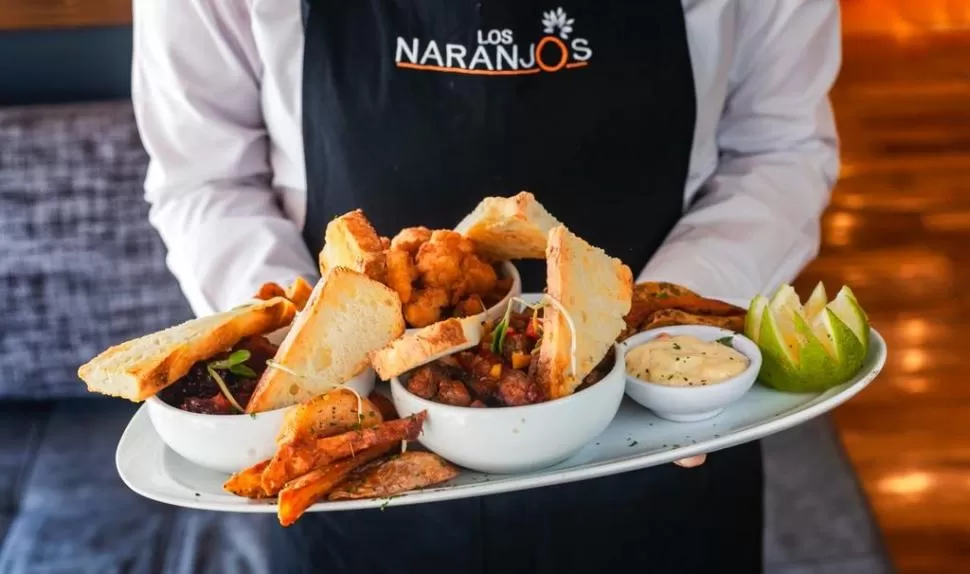 RESTO. Se encuentra ubicado en el primer piso del Hotel Garden Plaza. 