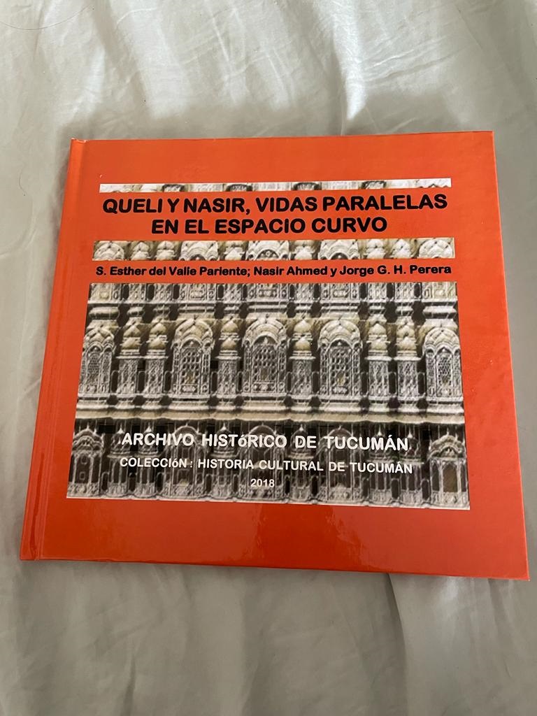 UN LIBRO AUTOBIOGRÁFICO. El matrimonio publicó su historia curiosa en 2018, con la participación de Perera.  