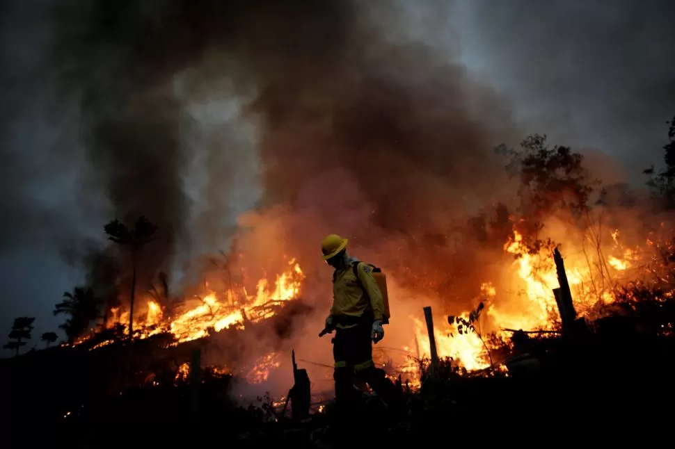 LOS INCENDIOS NO SE DETIENEN. Todo indica que continuarán en 2022. REUTERS