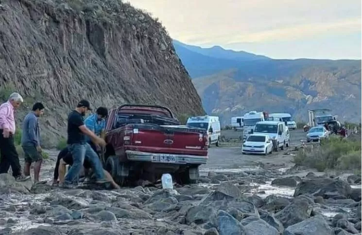 VALLES: Así estaba la ruta antes del accionar de las máquinas.