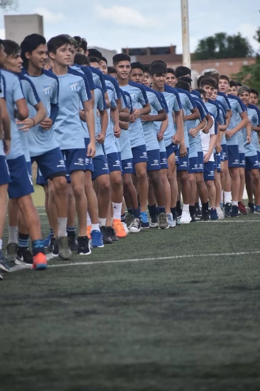 EN MARCHA. Las divisiones formativas de Atlético ya comenzaron su preparación física de cara al 2022. El “Decano” competirá en AFA por octavo año consecutivo. foto de LUCHO LOPEZ