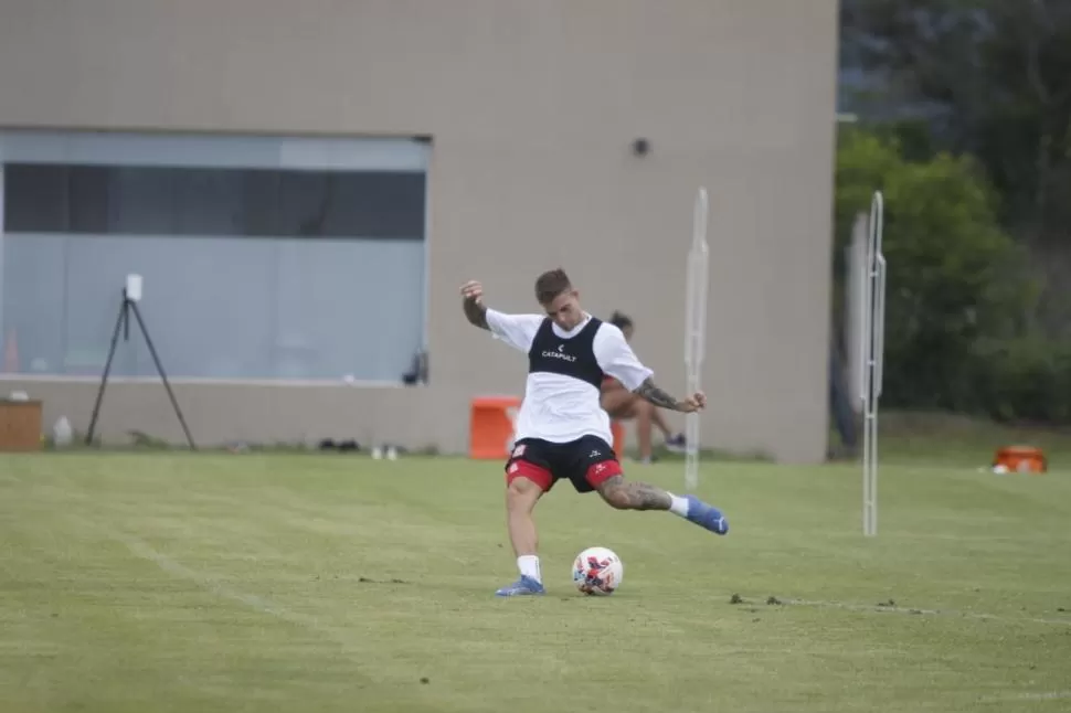 POCAS CHANCES. Sin lugar en el “Calamar”, Pérez se decidió por Tucumán. El volante es habilidoso y atrevido con la pelota. “Le puedo aportar gambeta al equipo”, dijo. prensa casm / Ale cruz