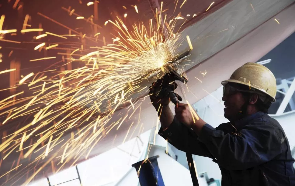 Los aportes y los años trabajados.