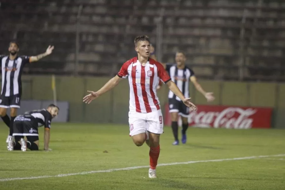 NUEVE. Iván Maggi anotó el 1-0 para San Martín en el cierre del primer tiempo del amistoso ante Chaco For Ever. Fue el primer gol de 2022 para el “Santo” twitter @CASMOficial