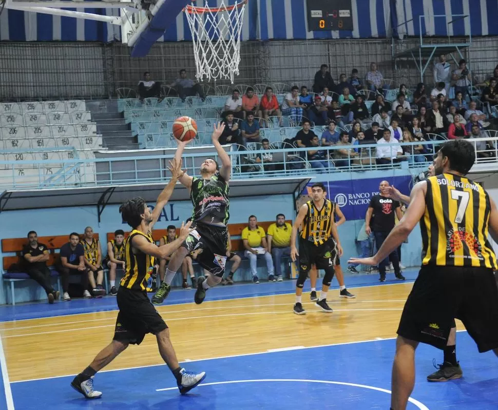 BIEN ARRIBA. Nicolás Avellaneda espera ser protagonista en la nueva temporada del Federal, aunque su objetivo es potenciar el diamante en bruto: los chicos del club. la gaceta / foto de hector peralta